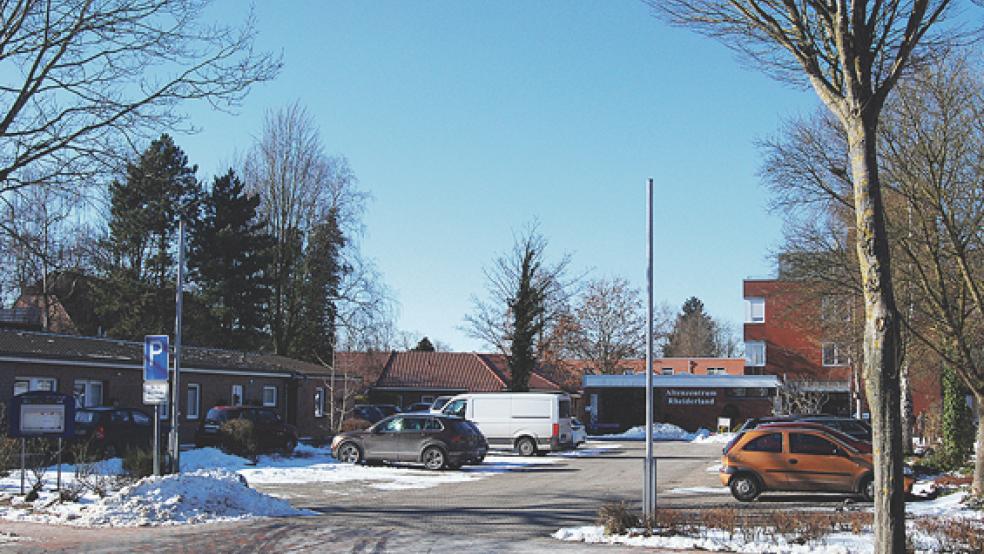 Die CDU macht sich stark für eine Ampel direkt am Altenzentrum an der Mühlenstraße (unser Foto). Die SPD favorisiert dagegen einen Ampelstandort in der Nähe des Combi-Marktes an der Kreuzung Mühlenstraße/Kirchhofstraße.  © Foto: Hoegen