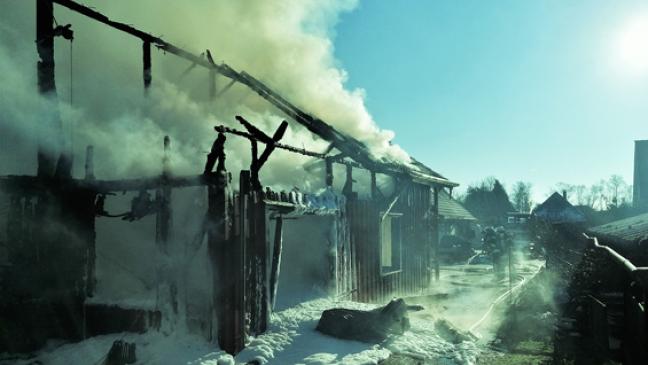 Holzhaus ging in Flammen auf