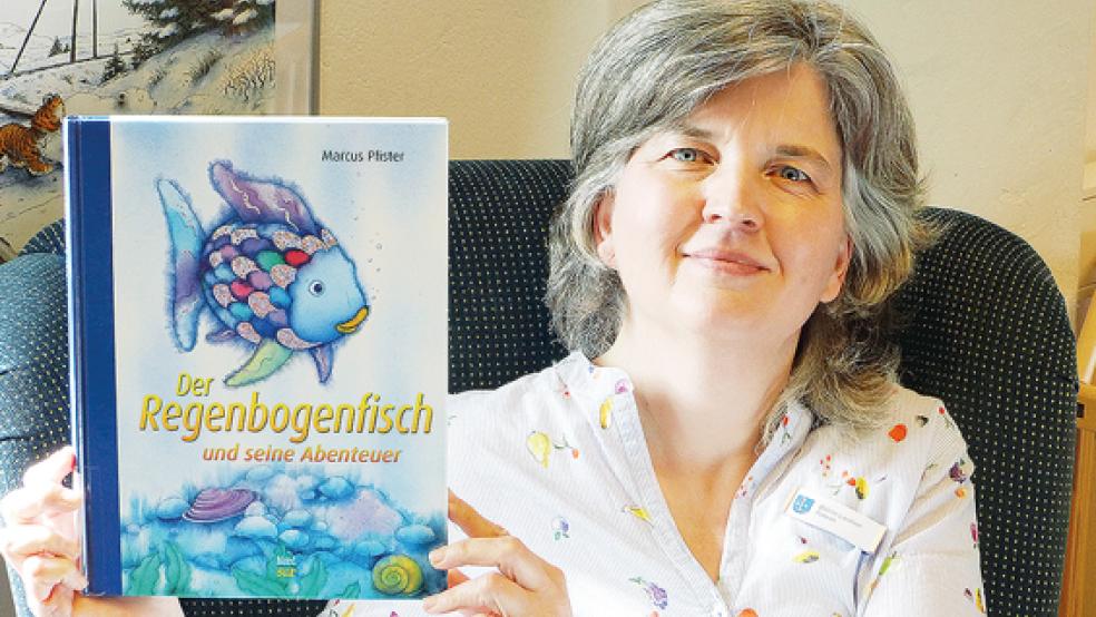 Sabine Laudien-Fokken lies das Kinderbuch für das Online-­Bilderbuchkino.  © Foto: Stadtbibliothek Leer