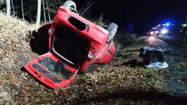 Autofahrer durch Heckklappe befreit