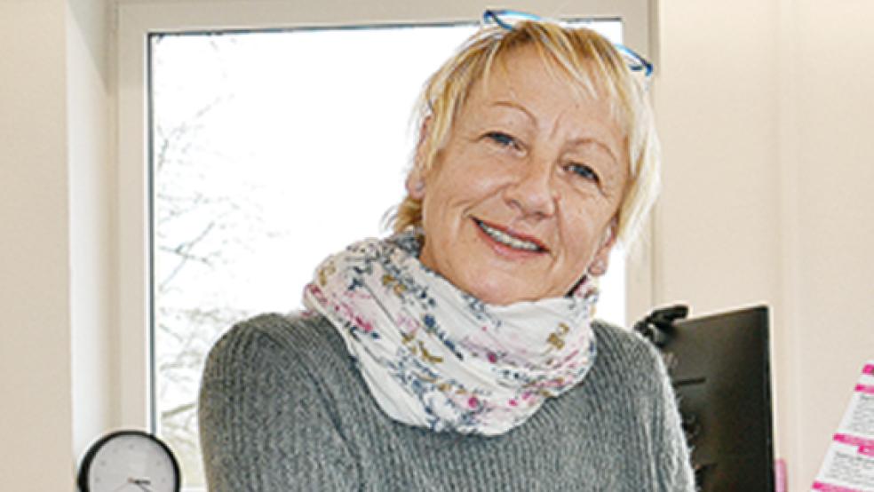 Betreut ältere Bürger bei Impffragen: Angelika Janssen-Harms von der Stadt Weener.  © Foto: privat