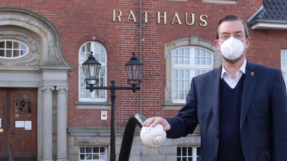 Schwört die Papenburger auf die Einhaltung der Corona-Regeln ein: Bürgermeister Jan-Peter Bechtluft.  © privat