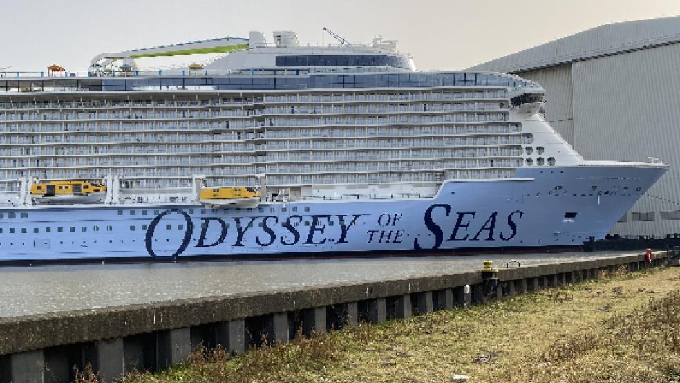 Wartet auf die Freigabe der Ems-Passage: Die »Odyssey of the Seas«. © Hanken