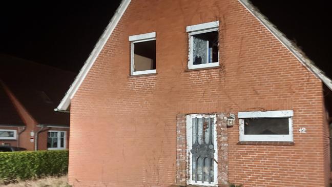 Mann aus brennendem Haus gerettet