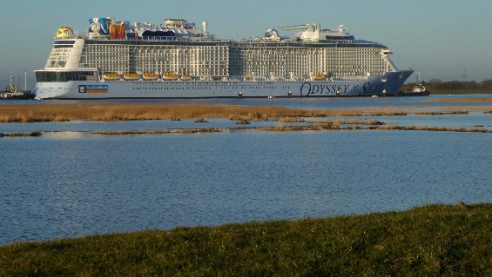 Vor dem Emssperrwerk in Nendorp traf die 
