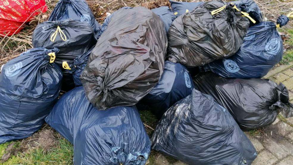 Unbekannte haben in Soltborg einige Müllsäcke entsorgt. © Foto: Polizei