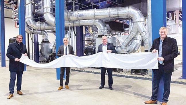 Täglich fünf Tonnen Vlies für Schutzmasken