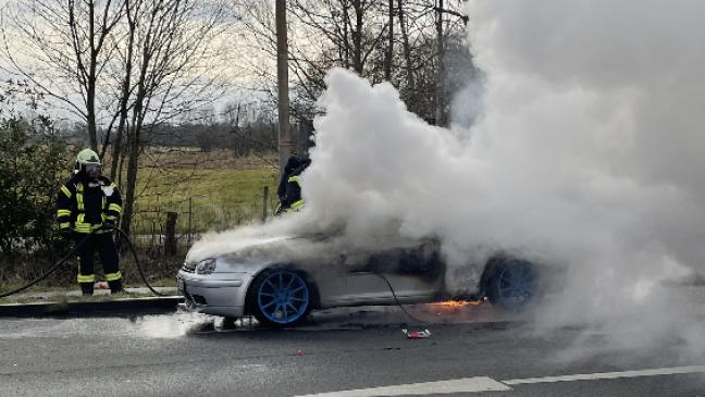 Auto geht in Flammen auf