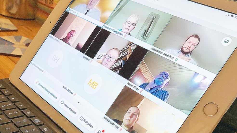 Die CDU Weener diskutierte mit Vertretern der EWE sowie dem Landtagsabgeordneten Ulf Thiele über die Herausforderungen der Digitalisierung im Rheiderland.  © Foto: CDU Weener