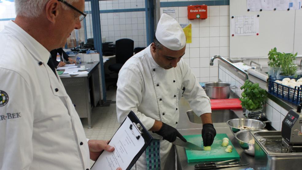 Die Zertifizierungen sind in verschiedenen Berufen möglich. Im Durchschnitt dauert das kostenlose Verfahren bei der Industrie- und Handelskammer (IHK) für Ostfriesland und Papenburg zwei bis drei Monate.  © Fotos: IHK