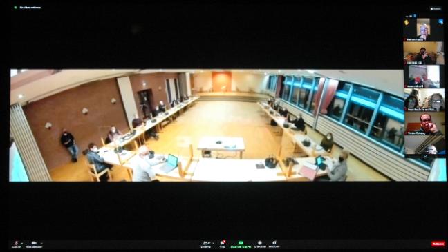 Video-Premiere mit kleinen Störungen