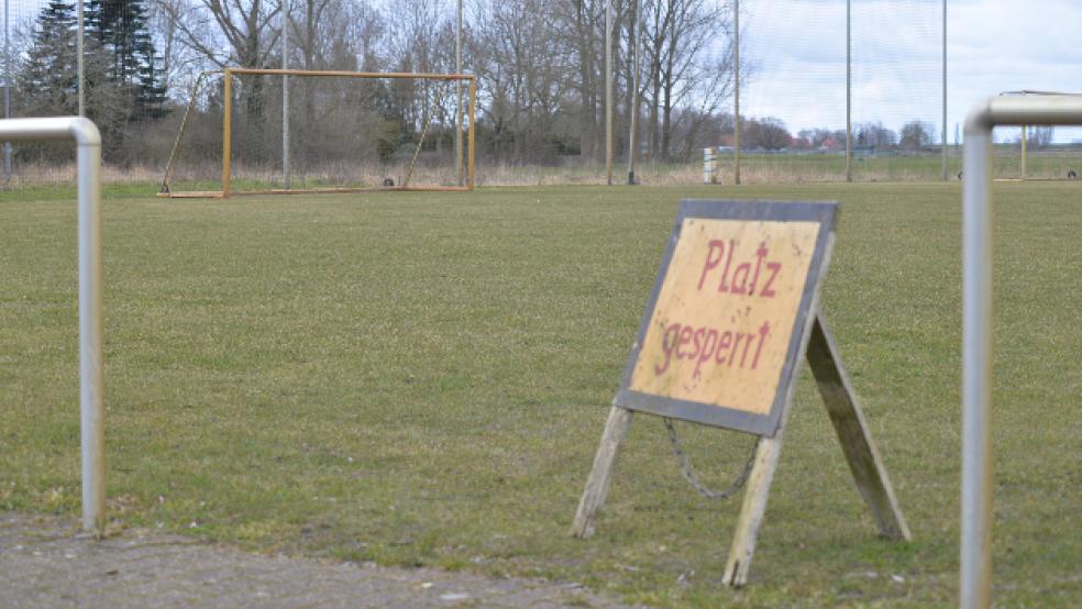 Die Fußballplätze bleiben gesperrt und weitgehend menschenleer, die Saison steht vor der Annullierung. Das ist die Tendenz nach einer Sitzung des Vorstands des Niedersächsischen Fußballverbands. © Foto: Born