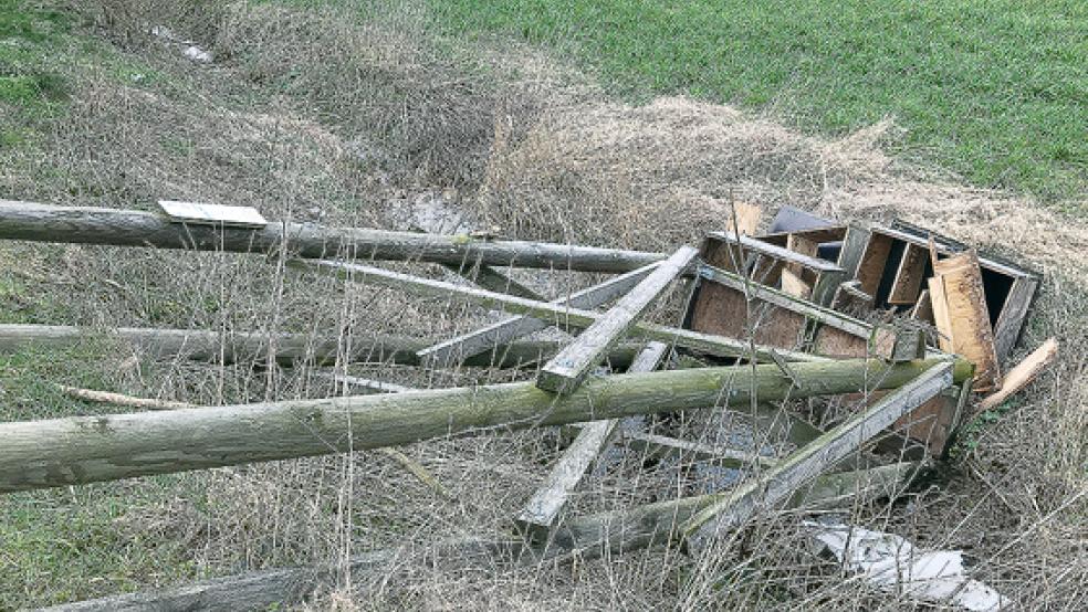 Die Eulentürme dienen dazu, den Eulen in der Brut- und Setzzeit eine sichere Nistmöglichkeit zu bieten. Unbekannte Täter haben einen solchen Turm nun zerstört.  © Foto: Polizei