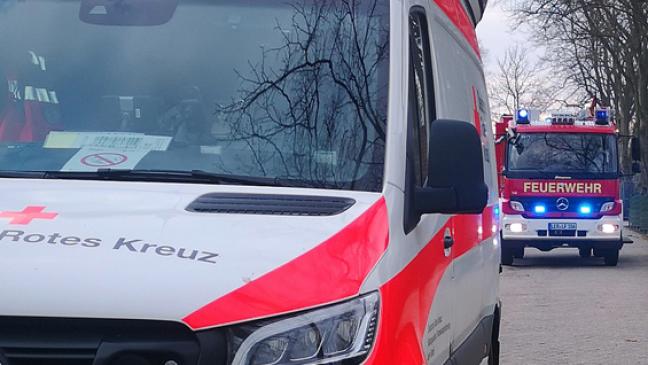 Feuerwehr Bunde öffnet Haustür