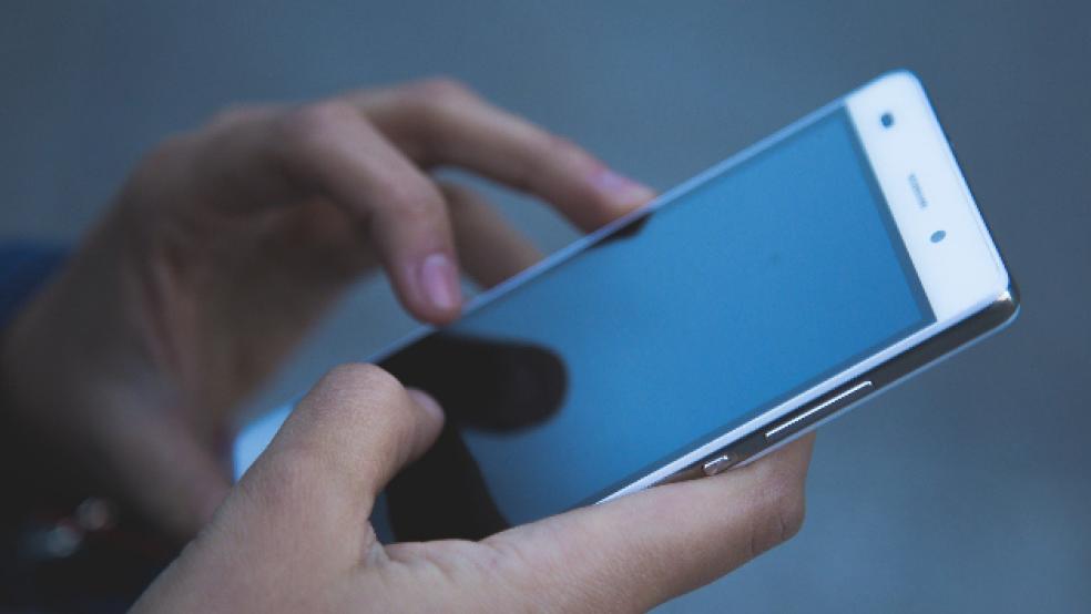 Auch Handynutzer aus dem Kreis Leer erhalten die unseriösen SMS-Nachrichten, mit denen über einen Link eine Schadsoftware installiert wird. © Symbolfoto: Pixabay