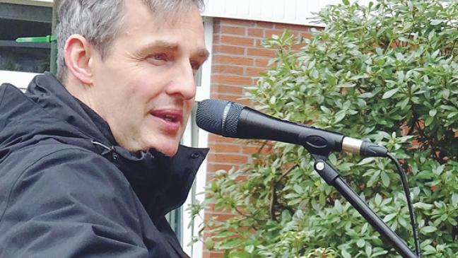 »Fensterkonzerte« vor Altenheimen in Bunde und Weener