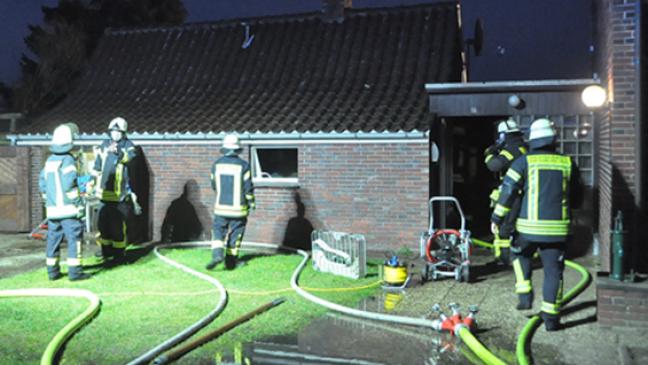 Schuppen in Holtland gerät in Brand