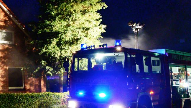 Abdeckung eines Herdes geriet in Brand