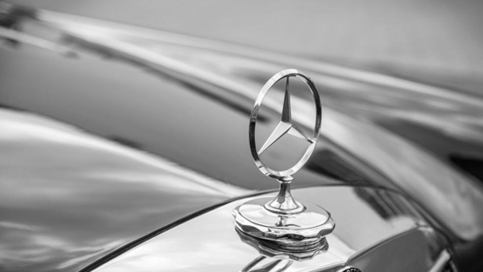 Unter anderem auf Mercedes-Sterne hatten es die Täter im Parkhaus in Leer abgesehen.  © Foto: pixabay