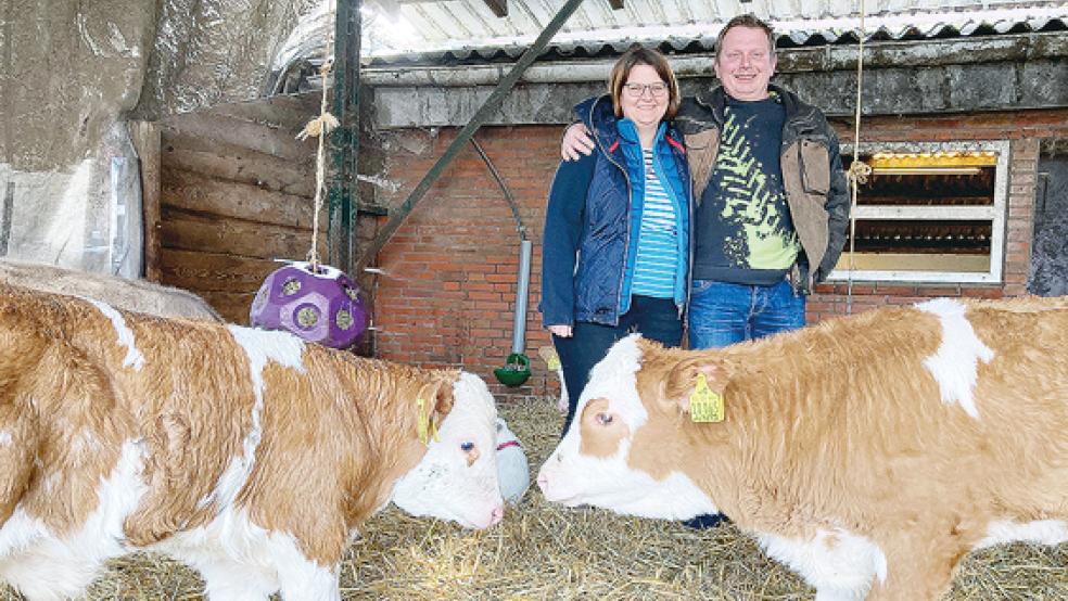 Das Ehepaar Peter und Steffi Brink aus Vellage will den »Verbrauchern von morgen« zeigen, wie Landwirtschaft in der heutigen Zeit funktioniert.  © Foto: Boelmann