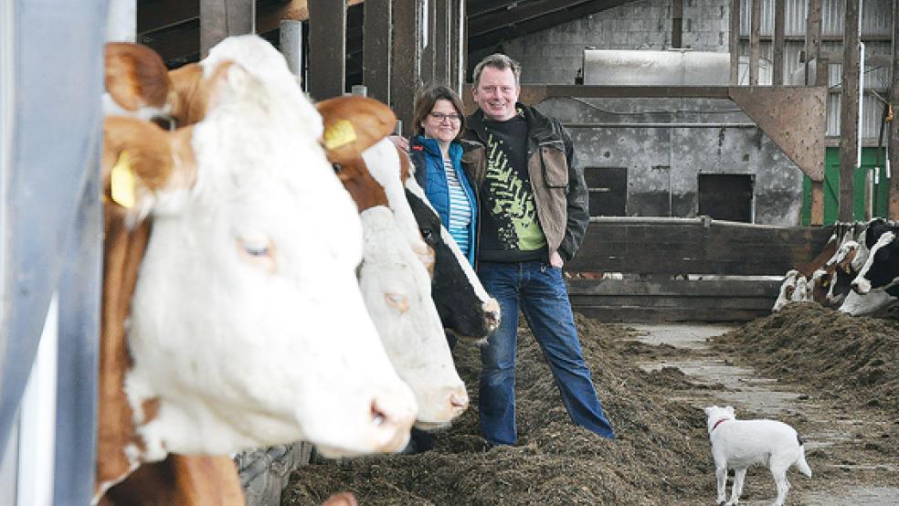 Wollen ihren Hof für Schüler und Kindergartenkinder öffnen: Peter und Steffi Brink.  © Foto: Boelmann