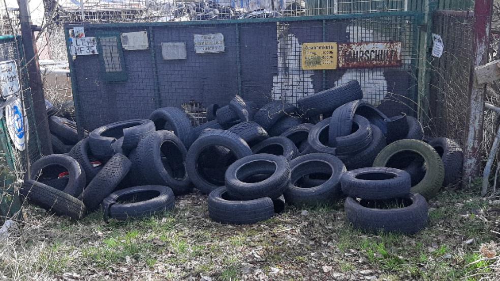 In Hesel wurde erneut Unrat entsorgt.  © Polizei