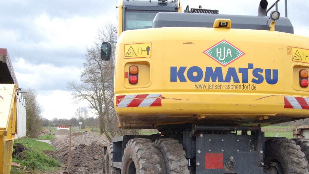 Mit schwerem Gerät wird am Schanzweg gearbeitet. © Hoegen