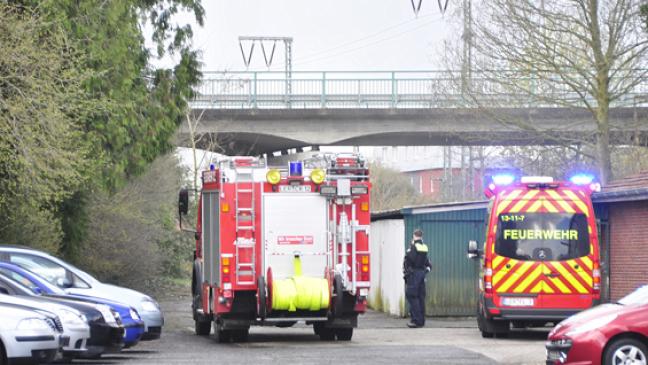 Feuerwehr Leer löscht Flächenbrand unter Brücke