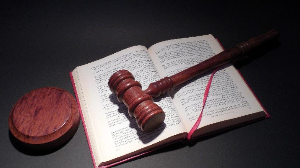 Das Landgericht hat zwei 31 und 39 Jahre alte Männer aus Esens vom angeklagten Vorwurf des schweren Raubes freigesprochen. © Symbolfoto: Pixabay