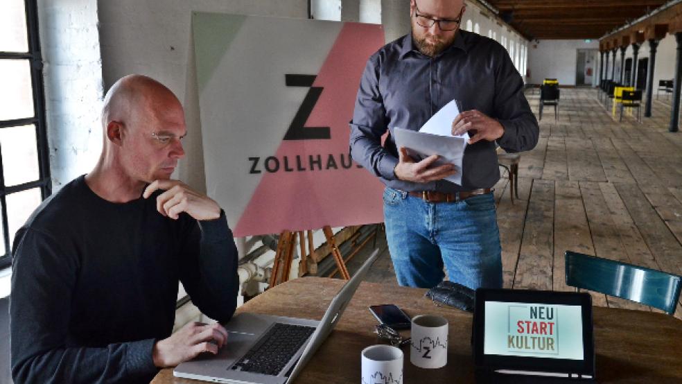 Booker Marco Hanneken (links) und Zollhaus-Betriebsleiter Daniel van Lengen freuen sch auf die anstehende Konzertreihe. © Foto: Ammermann