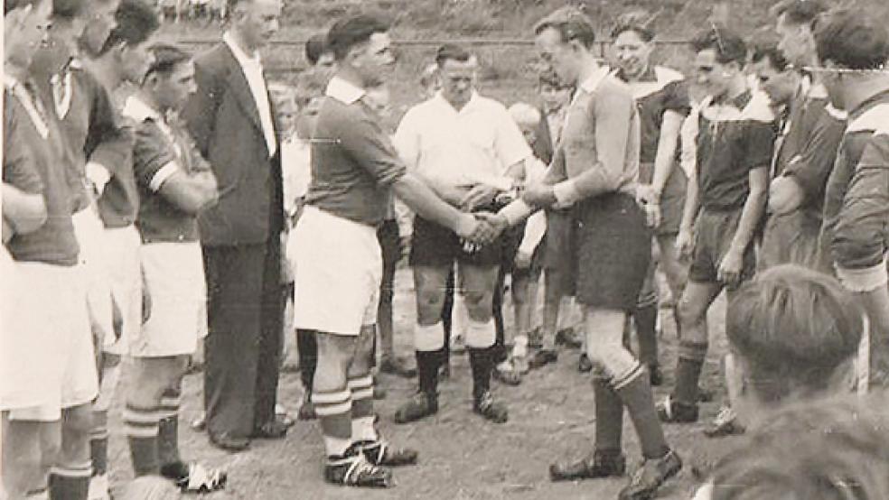 Eine der ersten Abteilungen des SV war wenig überraschend die Fußball-Sparte. Das Foto wurde 1959 gemacht, als die Teutonen in Kirchlinde zu Gast waren.  © Foto: privat