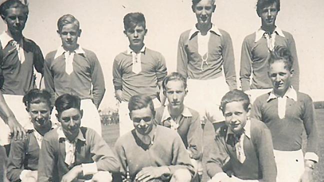 Fußball mit Bällen wie aus Eisen