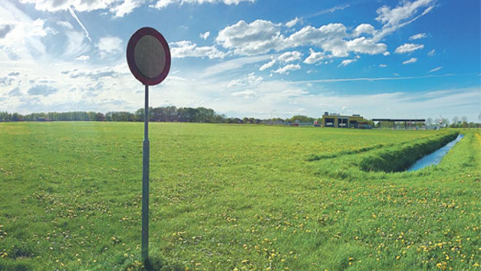 Im Gewerbegebiet »Bollwerck« am Ortseingang von Bad Nieuweschans sollen Solarzellen für nachhaltige Energie sorgen.  © Foto: Kuper
