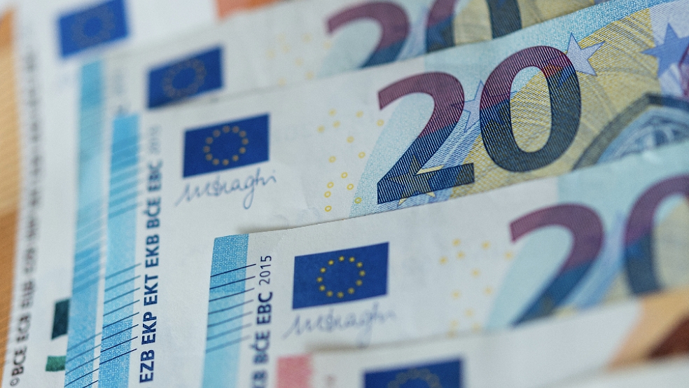 Rund 19.000 Euro an Bußgeldern sind seit Jahresbeginn beim Landkreis Leer wegen Corona-Verstößen eingegangen.  © Symbolfoto: dpa/Monika Skolimowska
