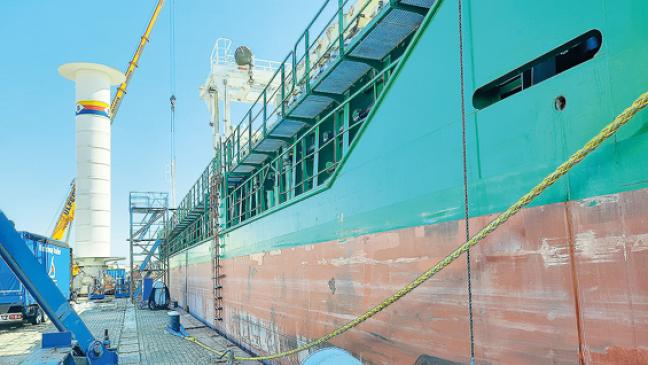 Frachtschiff bekommt Windkraft-Schub