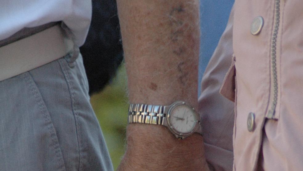 116.927: Im KZ Auschwitz tätowierten die Nazis Albrecht Weinberg eine Häftlingsnummer auf den Arm. © Foto: Szyska