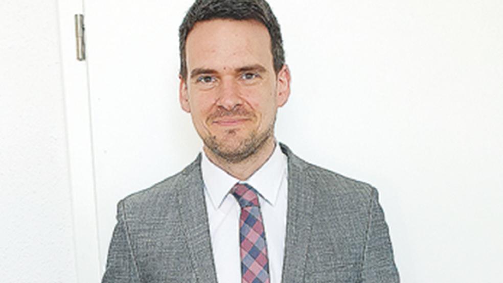 Hartmut Neumann von der IHK mit Sitz in Emden kennt sich mit deutsch-niederländischen Geschäftsbeziehungen aus.  © Fotos: IHK & Archiv