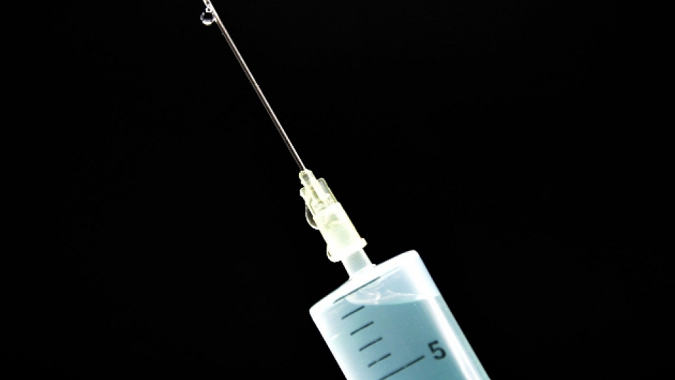Die Berichte über seltene, aber teils lebensgefährliche Nebenwirkungen des Impfstoffs von AstraZeneca sorgen auch im Landkreis Leer für Verunsicherung. © Symbolfoto: Pixabay