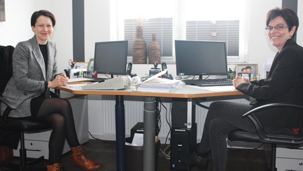 Elina Bruns (links) und Sonja Boekhoff helfen Mitgliedern des Lohnsteuerhilfevereins bei der Steuererklärung.  © Foto: Berents