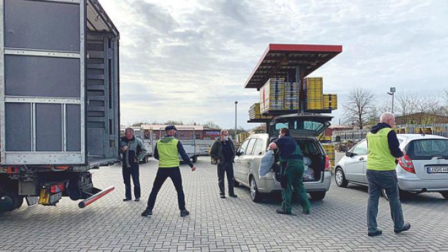 Kleiderspenden direkt verladen