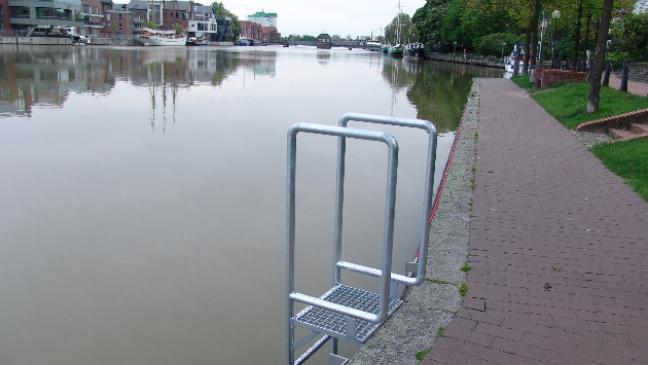 Wasser im Leeraner Hafen verunreinigt