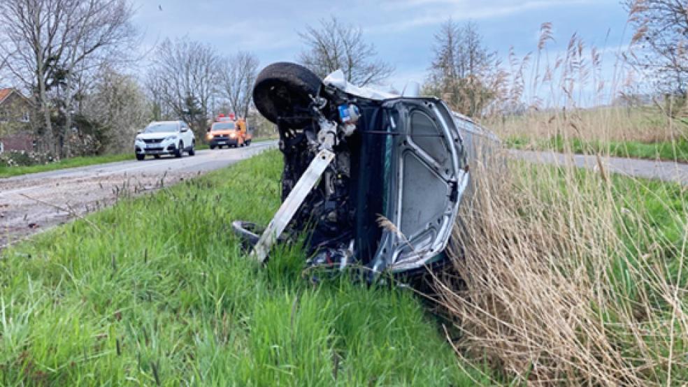 Durch die Wucht des Aufpralls wurde sogar der Motorblock aus dem Wagen gerissen.  © Foto: Polizei