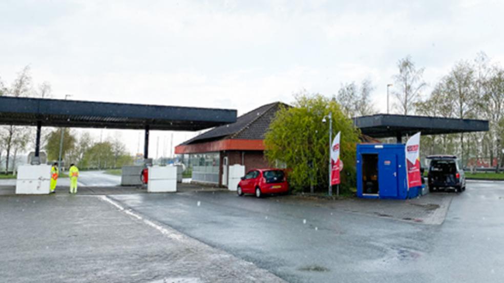Heute soll ein größerer Container für die Corona-Tests an der Grenze eintreffen; vier Tage lang gab es ein Provisorium.  © Foto: Kuper