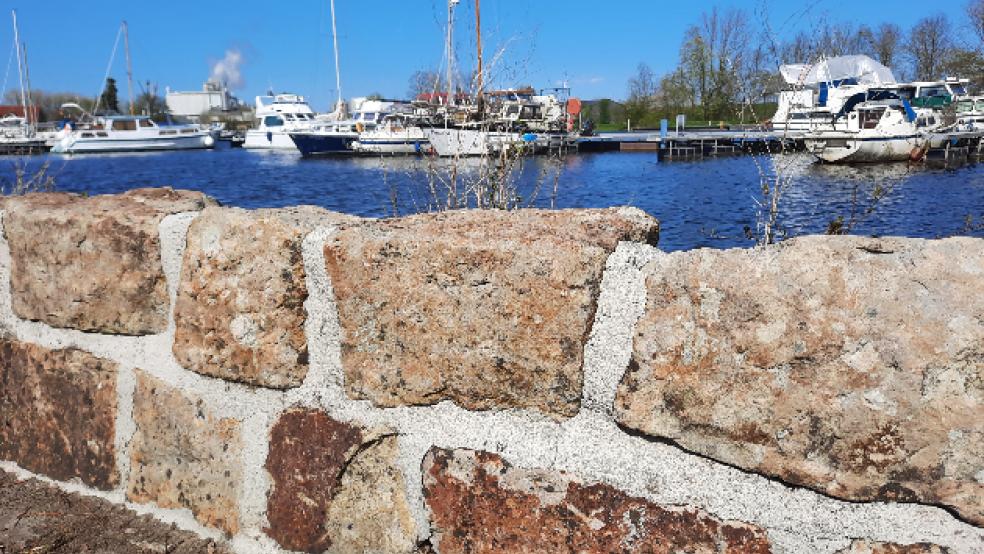 Im Sportboothafen in Weener bereiten sich die Freizeitkapitäne auf die neue Saison vor. © Foto: Szyska