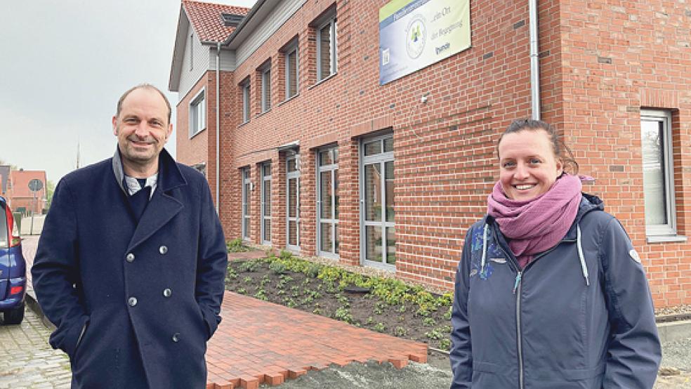 Freuen sich schon auf den Einzug im Juni: Werner Hoffmann und Anne Miksiunas vom Bunder Jugendbüro.  © Foto: Boelmann