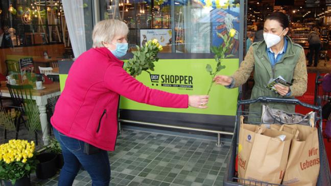 Edeka: Großer Andrang zur Eröffnung und gelbe Rosen