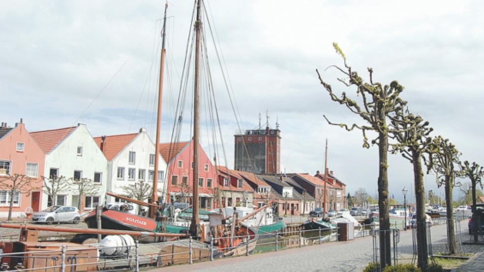Ein Kleinod der Stadt, das aber gepflegt werden muss: Der Alte Hafen in Weener. Jetzt sollen Fachleute für die Stadt ein Rahmenkonzept erarbeiten.  © Foto: Hoegen