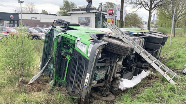 Gefahrgut-Unfall: Bundesstraße 72 voll gesperrt