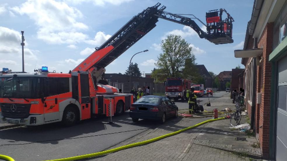 Nach der Auslösung der Brandmeldeanlage konnte die Feuerwehr die Gefahr eines erneuten Brandes verhindern. © Foto: Feuerwehr