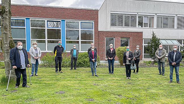 Ehrenamtliche unterstützen Corona-Testzentrum im Krankenhaus in Weener